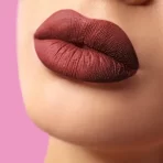 Showstopper Liquid Matte Lipstick Daring 012 2