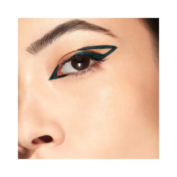 Lakme Absolute Explore Eye Pencil Bold Emerald B